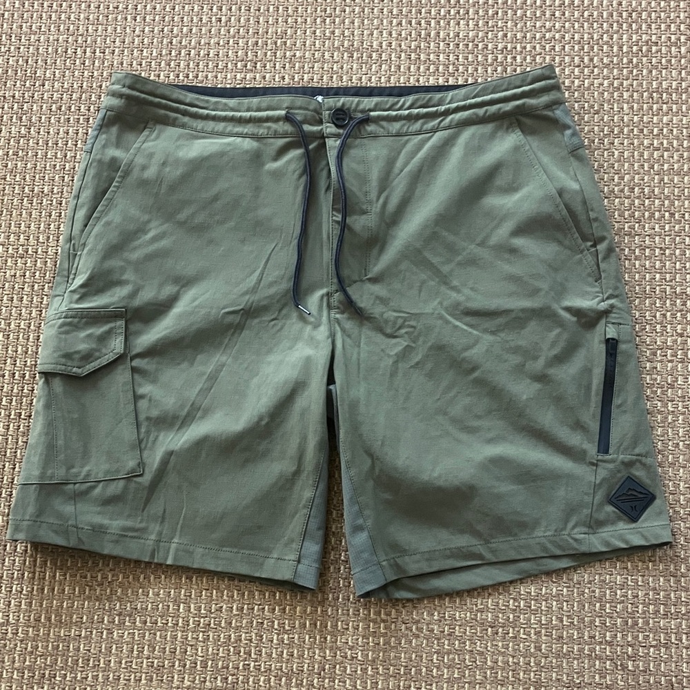 Hurley Men’s H20-dri nomad cargo 19” short olive green size 34W